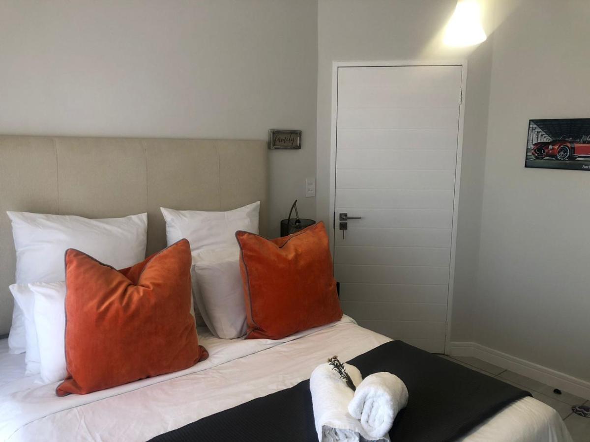 Luxurious Waterfall 1 Bedroom Condo With Free Uncapped Wifi Мидранд Екстериор снимка